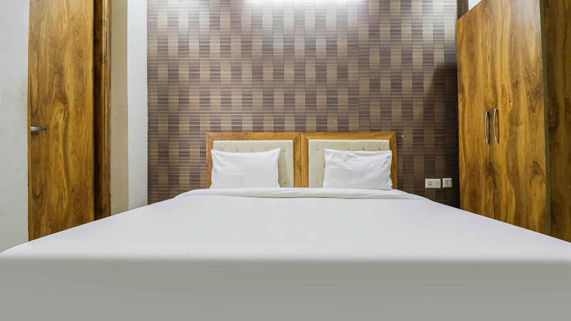 Collection O Maharaja Hotel Gurgaon